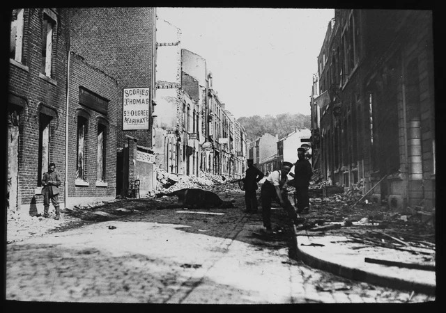 WW1 GERMAN SOLDIERS LOOTING HOUSES AT VISE BELGIUM Magic Lantern Slide PHOTO