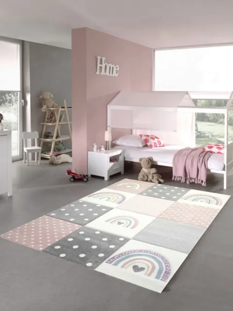 Alfombra Infantil de Juego con Diseño Arcoíris Corazones Puntos rosa gris crem .