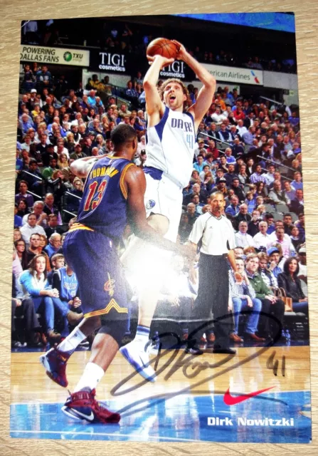 Dirk Nowitzki Original signierte Autogrammkarte 15 x 10 cm  Basketball Legende