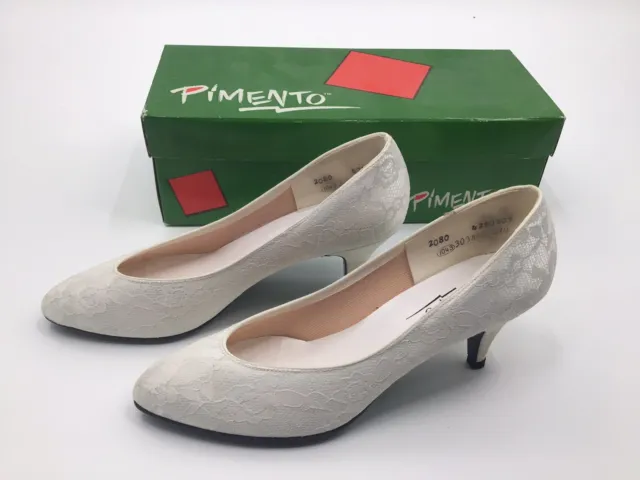 Pimento Women’s Size 8 Vintage White Lacy Wedding Pumps 2.5 inch Heeled Shoes