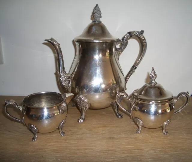 Service ancien en argenterie poinçonnée pot à lait sucrier théière / cafetière