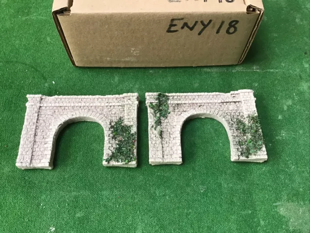 2x tunnels N scale gauge-   Fine Block stone style- PAINTED SET -foliage ENY18