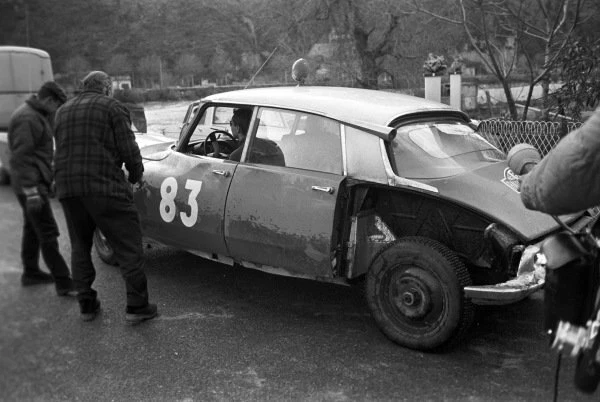 Photo Ancienne Guy Ligier / Johnny Servos-Gavin - Automobile - Ref 21P