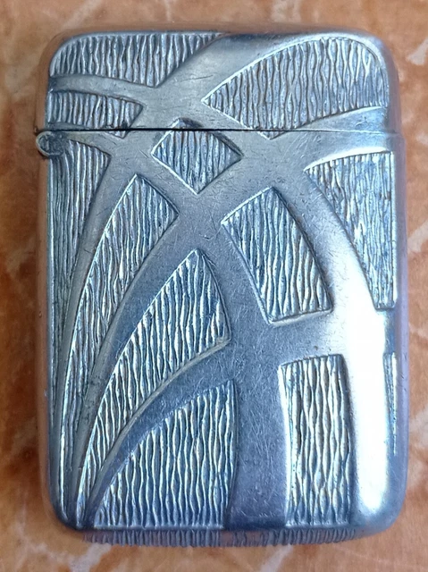 Porte-allumettes Ancien En Laiton – Figuratif Pêcheur Avec Poisson Et Panier – Unique