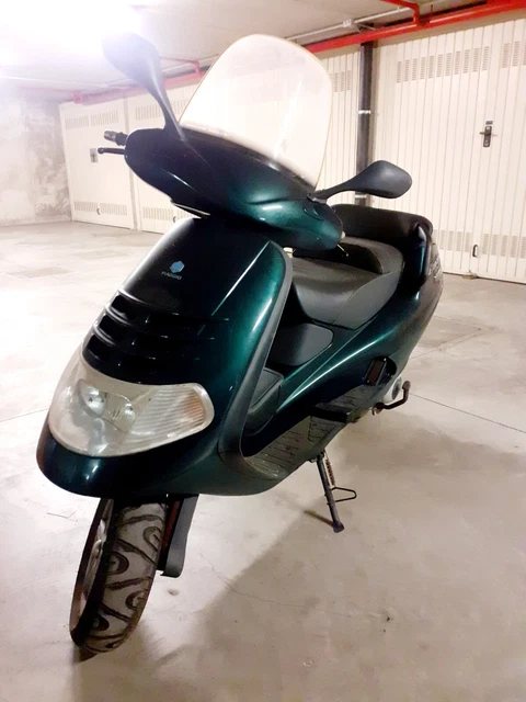 Scooter Piaggio Hexagon 125 - Colore Verde Metallizzato Scooter Piaggio Hexagon 125 - Colore Verde Metallizzato