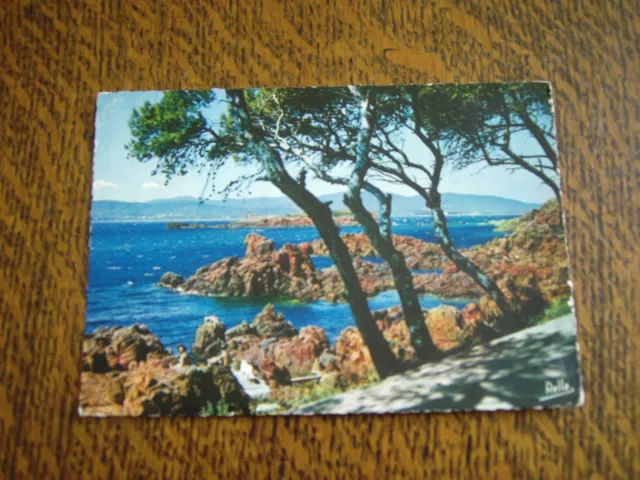 carte postale la cote d'azur saint-raphael (var) rochers au parc santa lucia et