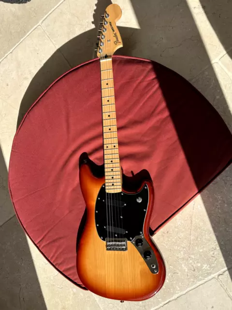 Fender Mustang Player guitar in Sienna Sunburst