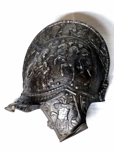 Prunkhelm + Ritterhelm + Historismus + Gusseisen + Neorenaissance