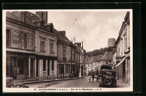 CPA Chateaurenault, Rue de la République