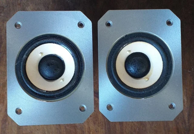 " SIARE " 2 Mediums monté sur enceinte CB ou CL 102 - Diamètre membrane 70 mm