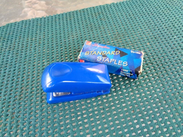 Swingline Tot Stapler with Built-in Staple Remover, with extra staples incl.