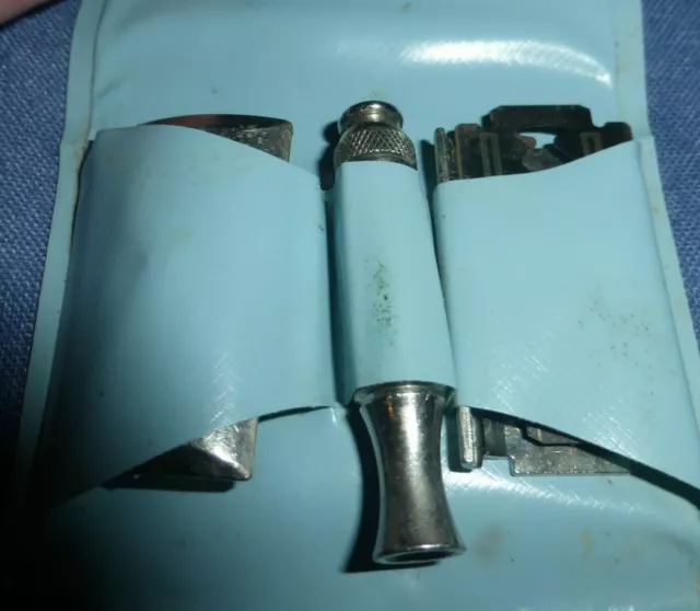 Vintage Gillette travel razor set in gold snap case with one blade.