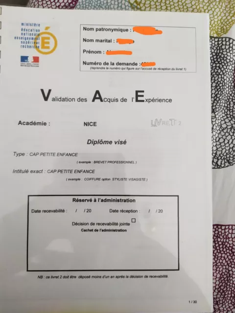 2 livrets 2 VAE CAP PETITE ENFANCE  + REFERENTIELs ( très bonne note) +docs