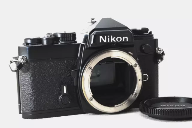 Nikon FE 35mm SLR Cámara de película Cuerpo negro de Japón