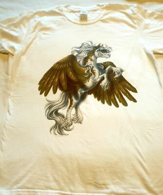 Splendido Pegasus T-Shirt Per Tutti. Oro Alato Pegasus su Bianco Sfondo