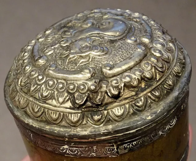 1800's Antique BURMESE Hammered REPOUSSE SILVER Burma BETEL NUT Box Canister 5
