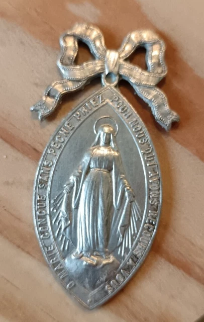 Broche Ancienne Art Déco / Nouveau - Vierge Marie - Métal Argenté - Occasion