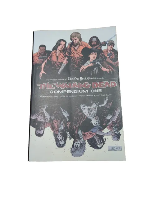 The Walking Dead Compendium Volume 1 by Robert Kirkman (Paperback)