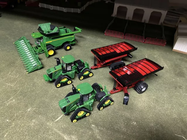 1/64 Ertl John Deere Combine, 2 John Deere Track Tractors & 2 Brent Grain Carts