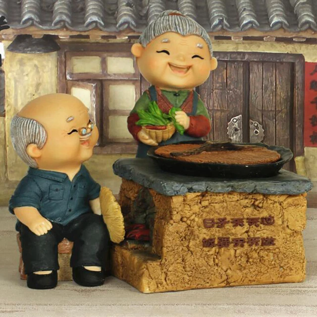 Figurines de Couple de personnes âgées aimantes vives