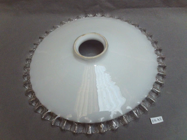 abat jour ancien en opaline blanche, bord plissé, Ø 25,7 cm à collerette (CB42)