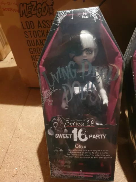Living dead dolls best sale onyx