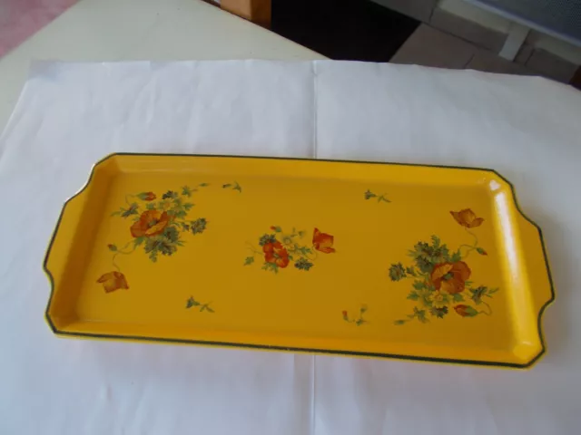 Plat à cake en faïence ou céramique jaune, Salins Les Bains, motif fleuri.