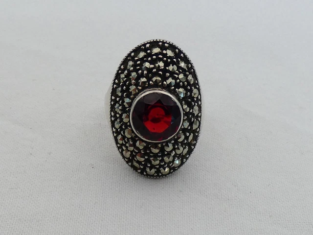Very Nice Judith Jack Sterling Silver, Marcasite & Garnet Size 6 Ring XM-19