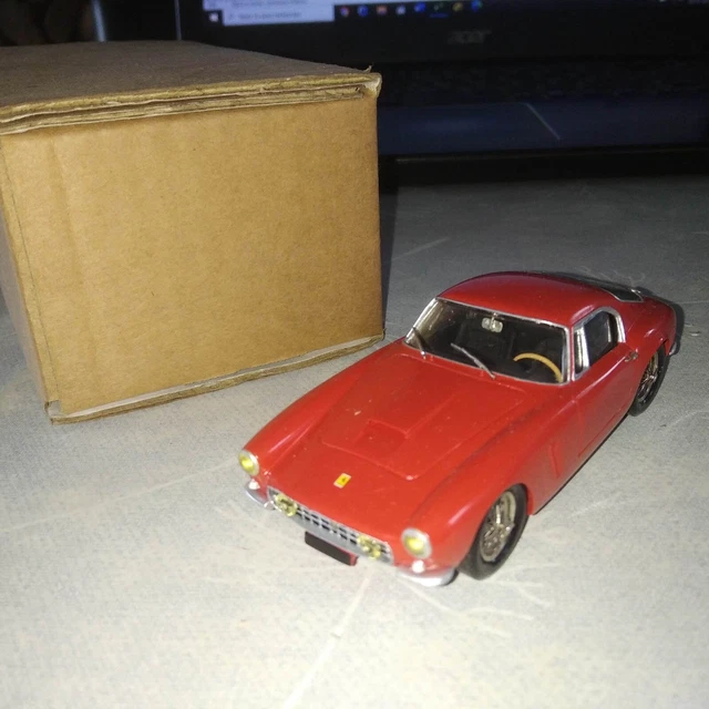 La mythique Ferrari 250 GTO reproduite en maquette La mythique Ferrari 250 GTO reproduite en maquette