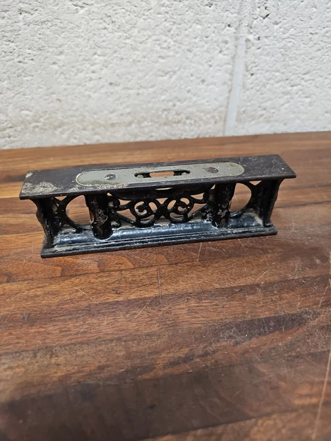 K420- Antique SPRINGFIELD LEVEL & TOOL CO. 6" Cast Iron Filigree Spirit Level