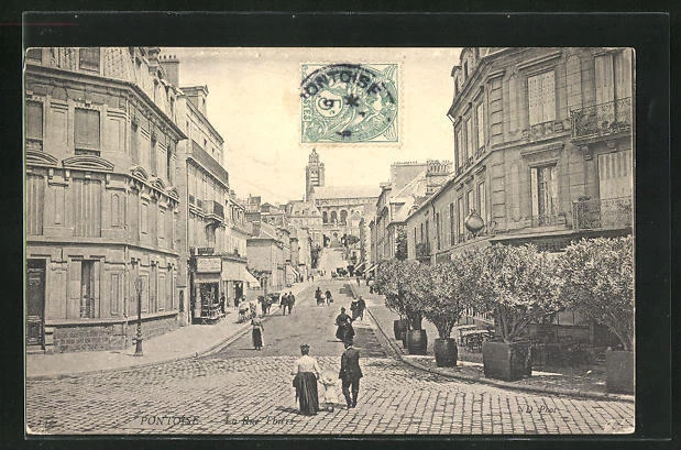 CPA Pontoise, La Rue Thiers, vue de la rue