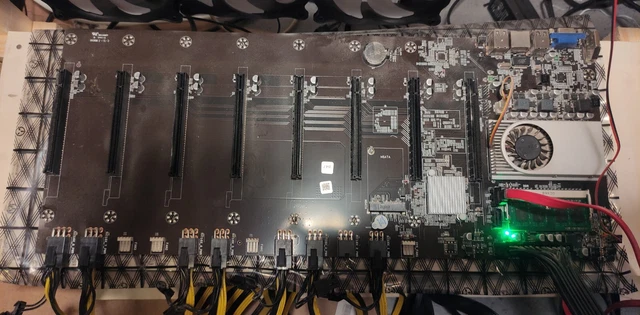 Carte Mère BTC T37 – 8 Slots PCIe 16X – Avec 4Go De RAM – Occasion