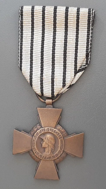 Médaille Militaire Bronze 27e Division Alpine - Décoration Française Ancienne