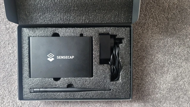 Preowned SenseCAP M1 Helium Indoor Hotspot HNT Miner AU915 AS923