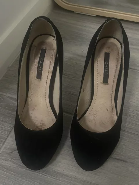 Size 5 Well-worn Black Stiletto High Heels