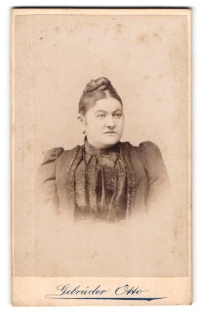 Fotografie Gebrüder Otto, Oranienburg, Berliner Str. 15, Feine Dame im Kleid