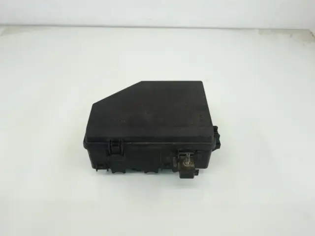 09 SATURN OUTLOOK Engine Motor Fuse Relay Junction Box Halogen Tow 25909568