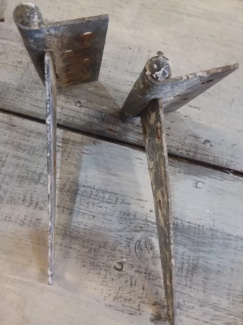 Old Barn Hinges 2