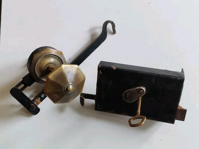 Lot Quincaillerie Ancienne – Serrure Porte/fenêtre Victorienne – Boutons Porcelaine/laiton – Fini Antique