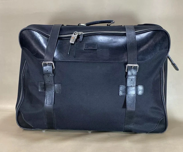 Preowned Tumi Townhouse Crawford 26” Black  Large Wheeled Suitcase Luggage $799