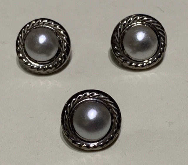 Lot De 10 Boutons Anciens En Pâte De Verre Rouge - Diamètre 1,7 Cm, Type Plat 4 Trous - Occasion