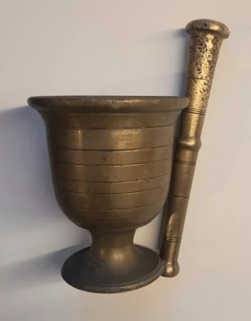 Alter Messing Mörser mit Pistill ( Kelchform ) - Höhe 13 cm - ca. 2 Kg - Antik