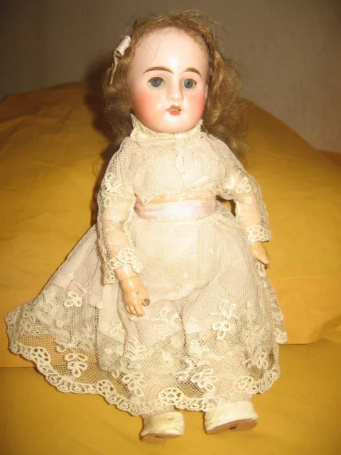 petite poupee ancienne en biscuit fin xix debut xx siecle