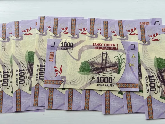 Bulk Lot Madagascar UNC Banknotes 1000, 500, 200, 100 Ariary 2