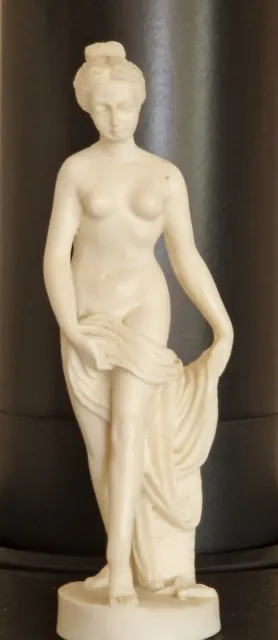 jolie statue de femme nue en résine signée PAT- sculpture- sexe- porno - 22,5 cm