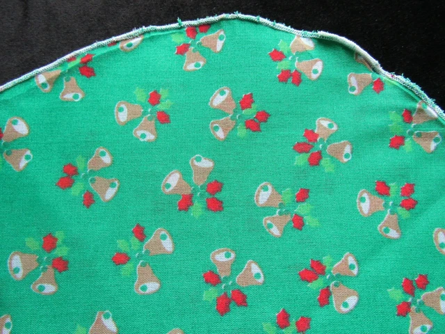 Round Christmas Doily Green w Gold Bells Red Holly Holiday Decor CD265