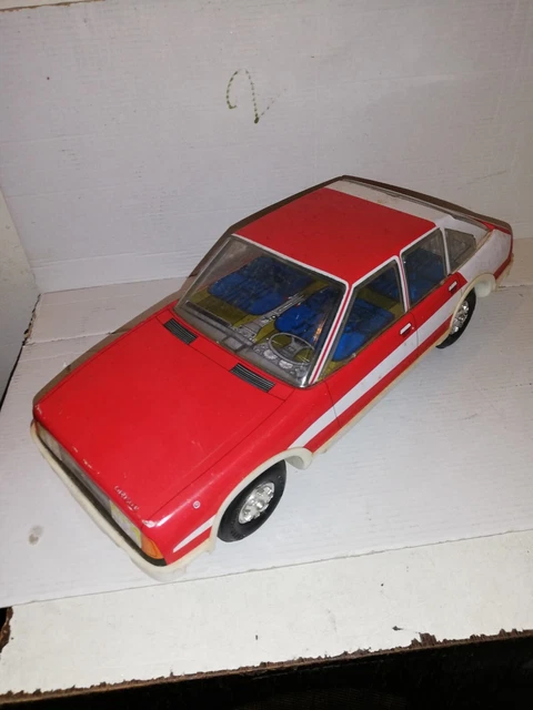 Voiture En Tôle Style Vintage – Roadster Rouge – Longueur 31.5 Cm – Déco