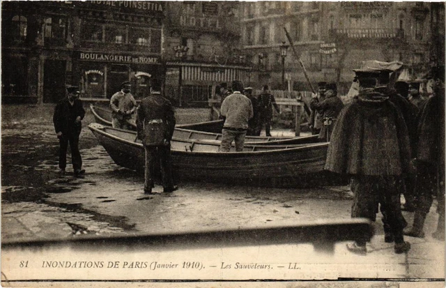 CPA PARIS Les Sauveteurs INONDATIONS 1910 (605456)