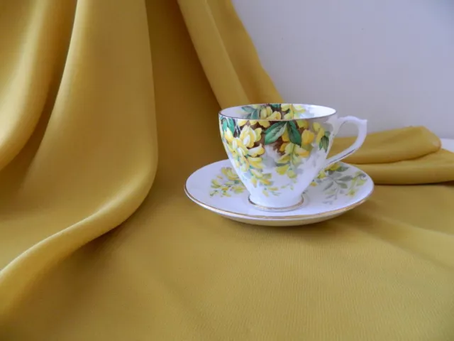 VTG ROYAL STANDARD Tea Cup & Saucer LABURNUM 230 Made England 1930-49