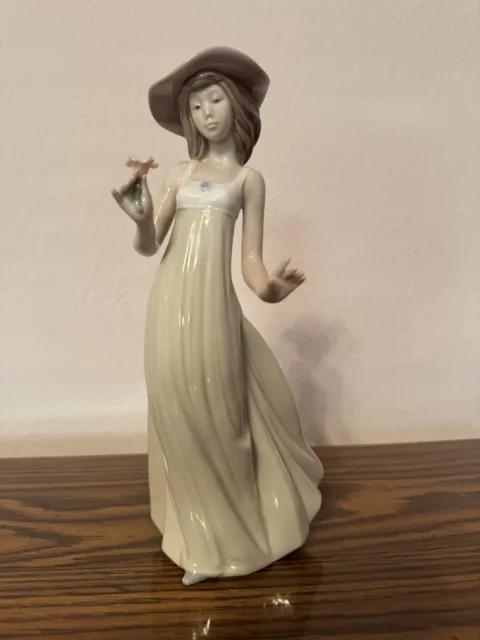 NAO Lladro - Lady with Flower (retired)